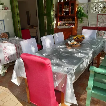 בית נופש Rebeka זמראדי