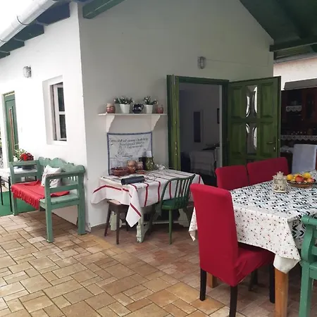 Holiday home Rebeka Zamardi